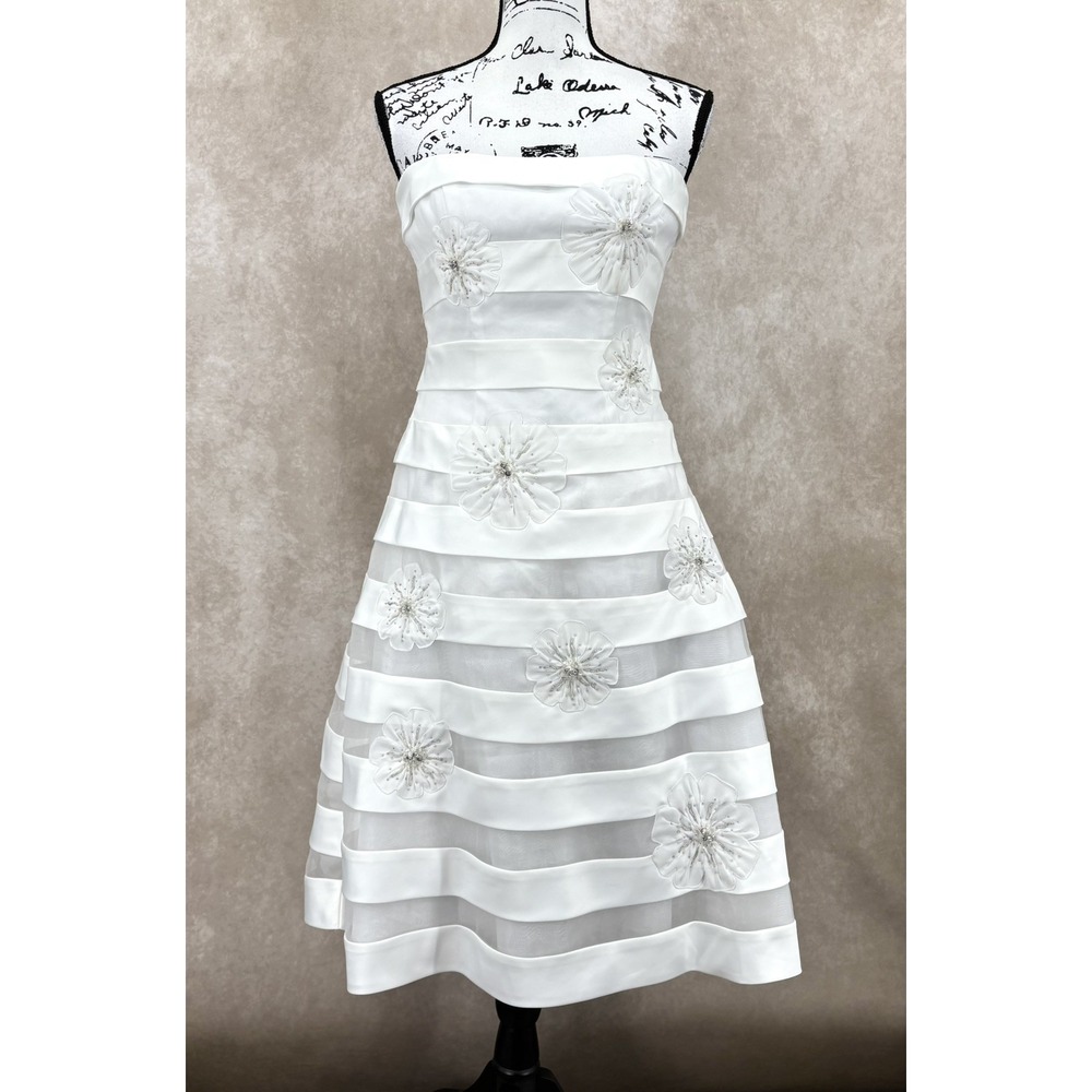 Salina Strapless Floral Applique Dress Size 6 A-Line Knee Length White NWT